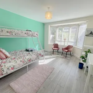 Large 3 Bedroom & 2 Bath - Ground Floor With Parking Apartment