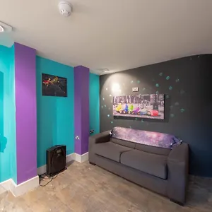 Funky By The Pier, 3 Bedrooms, Sleeps 10 Apartment Brighton