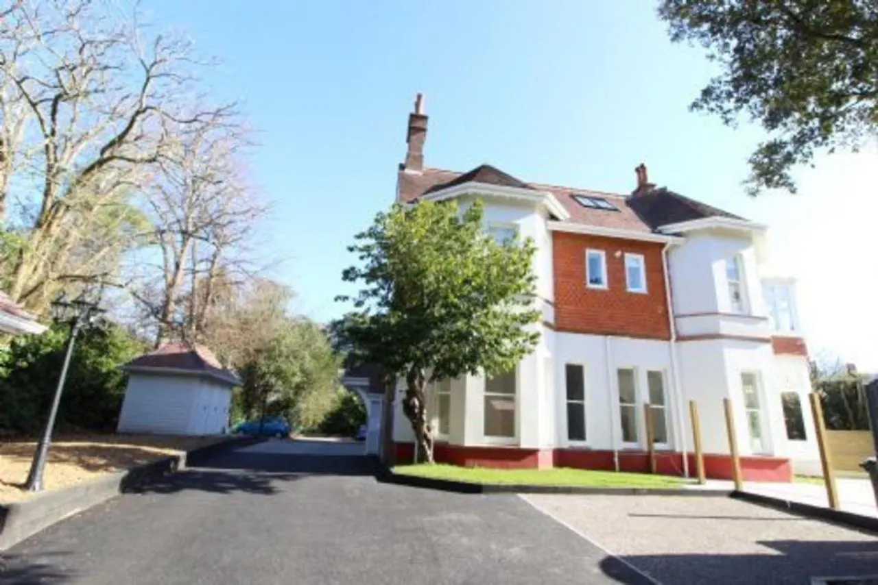 Middle Chine - 2 Bedroom Holiday Home Bournemouth
